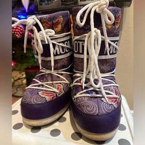 Moon Boot Violet Butterfly Moon Boot size: 10-12.5 US for girls